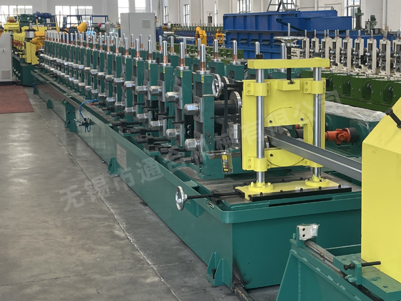 成型（xíng）主機